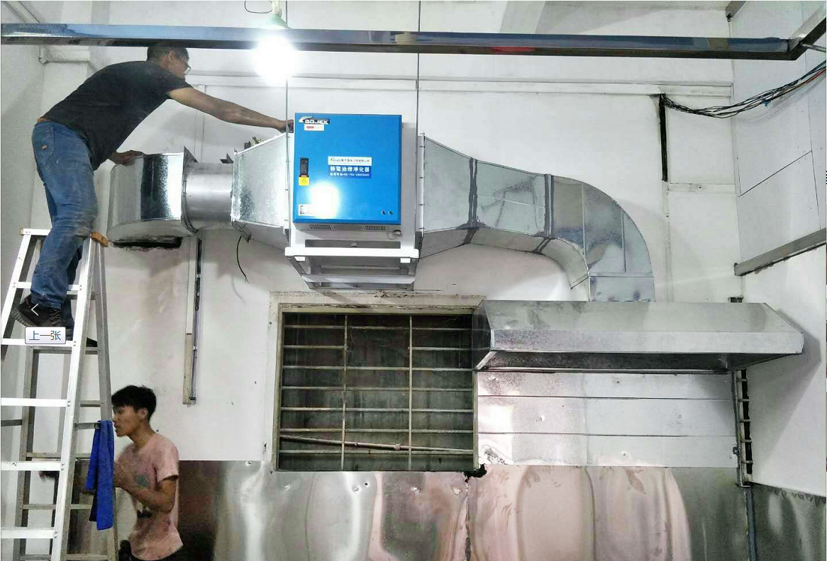 油煙凈化器安裝在餐廳大堂。.png